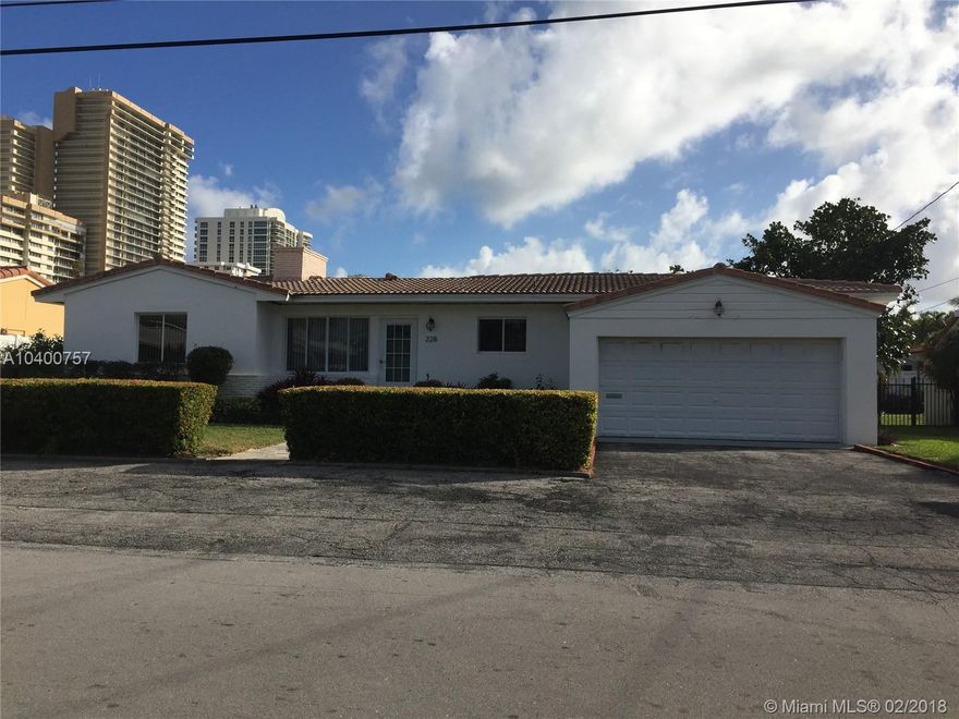 VERY WELL MAINTAINED SINGLE FAMILY HOME, 3 BEDROOMS, 2 FULL BATHROOMS, 2 CAR GARAGE, NICE KITCHEN, LIVING ROOM, FAMILY ROOM, FORMAL DINNING ROOM, HUGE BACK YARD, A LOT OF ADDITIONAL PARKING SPACES, LOCATED AT THE PRESTIGIOUS LAUDERDALE BY THE SEA AND  ATTRACTIVE NEIGHBORHOOD...WALKING DISTANCE TO THE BEACH, RESTAURANTS, SHOPPING CENTERS AND MORE....