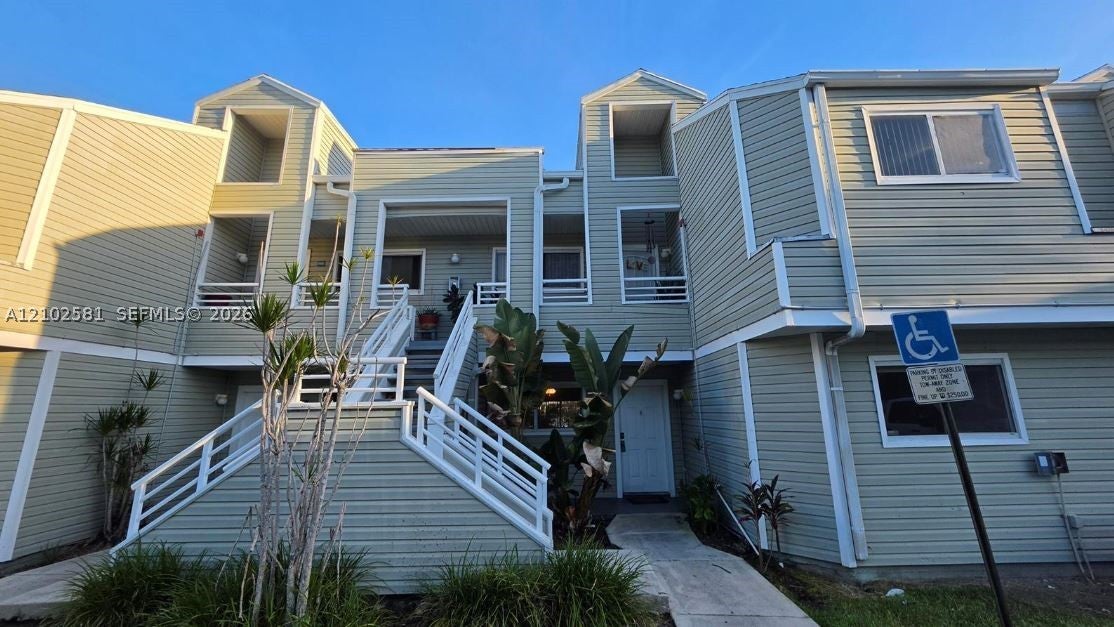 3401 NW 44th St