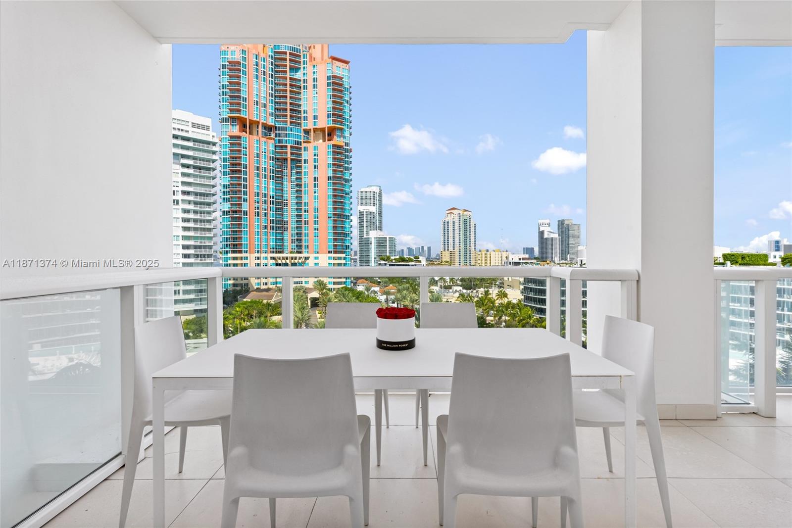 CONTINUUM ON SOUTH BEACH - Residential