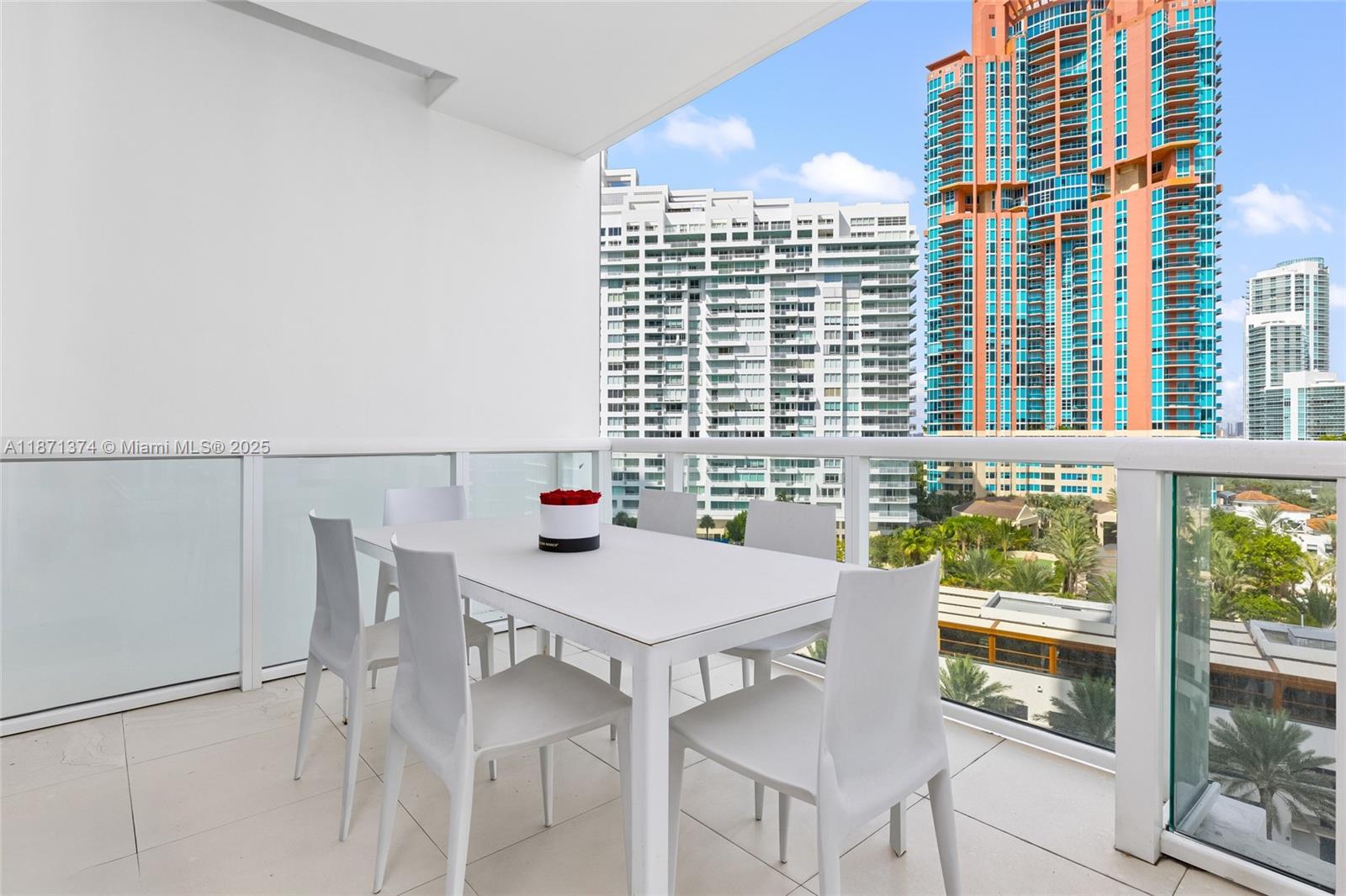 CONTINUUM ON SOUTH BEACH - Residential