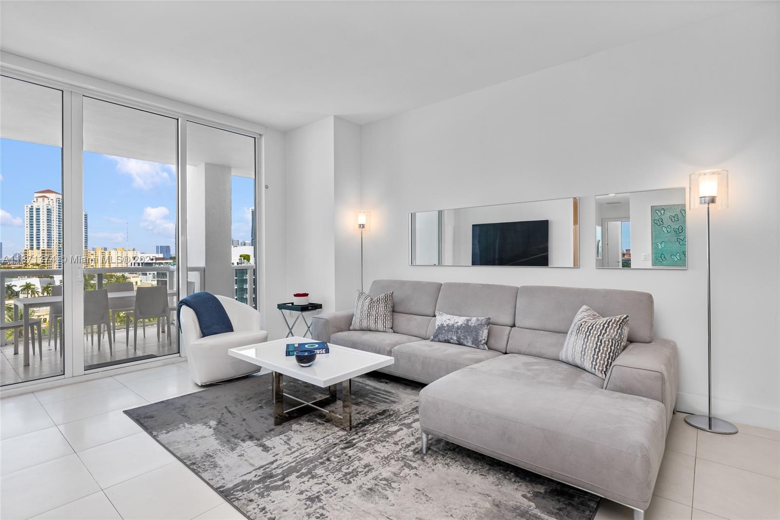 CONTINUUM ON SOUTH BEACH - Residential