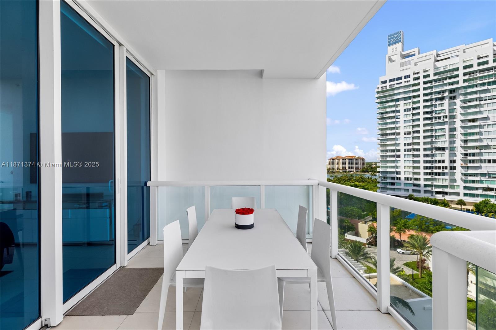 CONTINUUM ON SOUTH BEACH - Residential