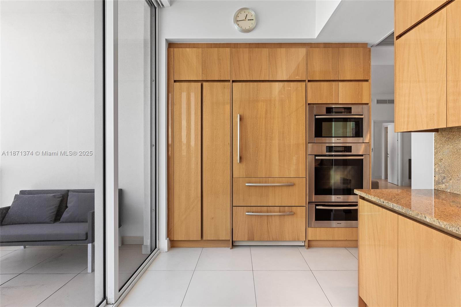 CONTINUUM ON SOUTH BEACH - Residential