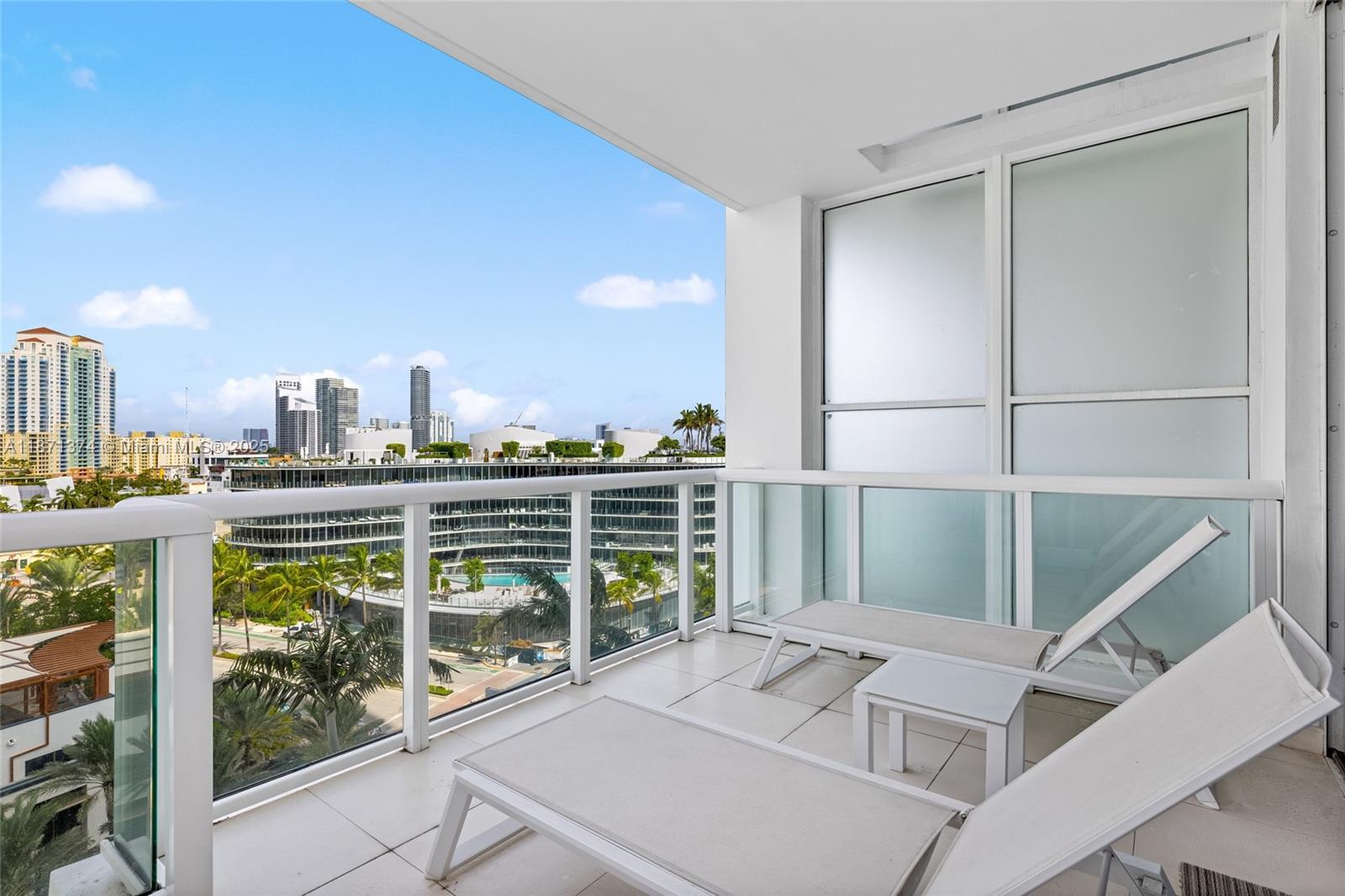 CONTINUUM ON SOUTH BEACH - Residential