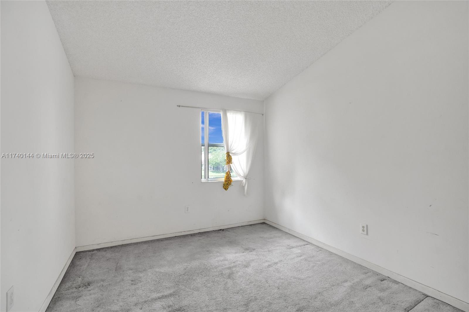 PEMBROKE POINTE - Residential