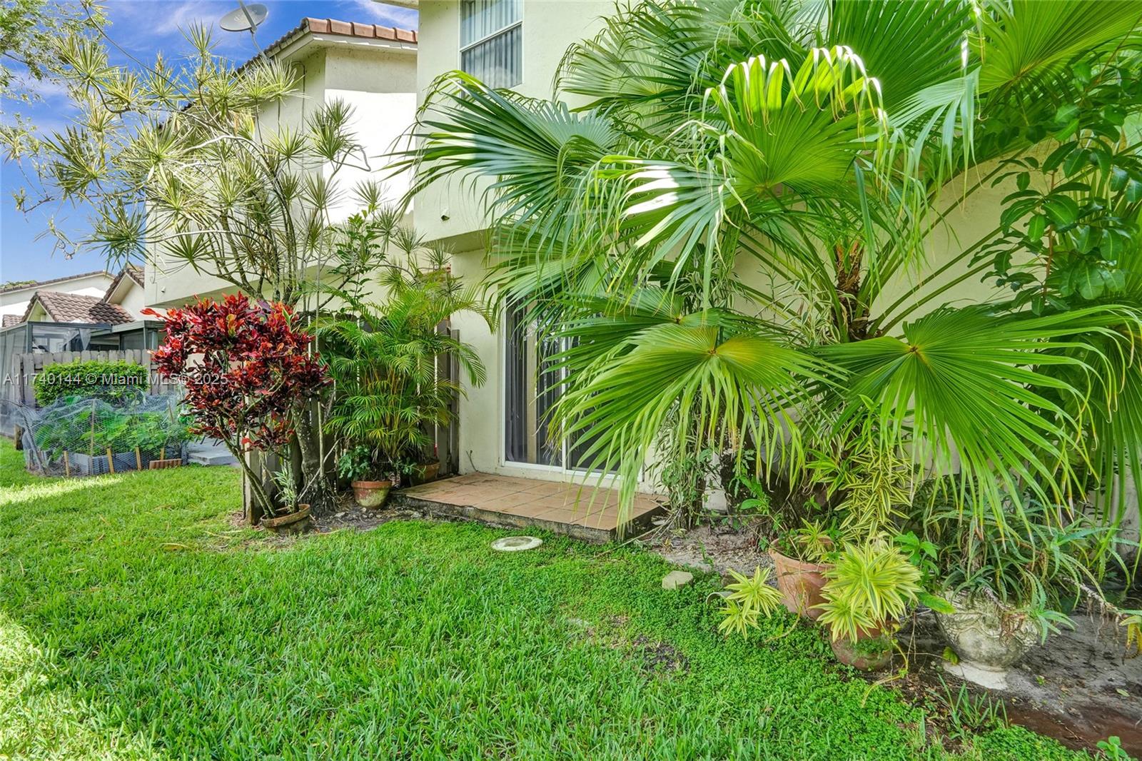 PEMBROKE POINTE - Residential