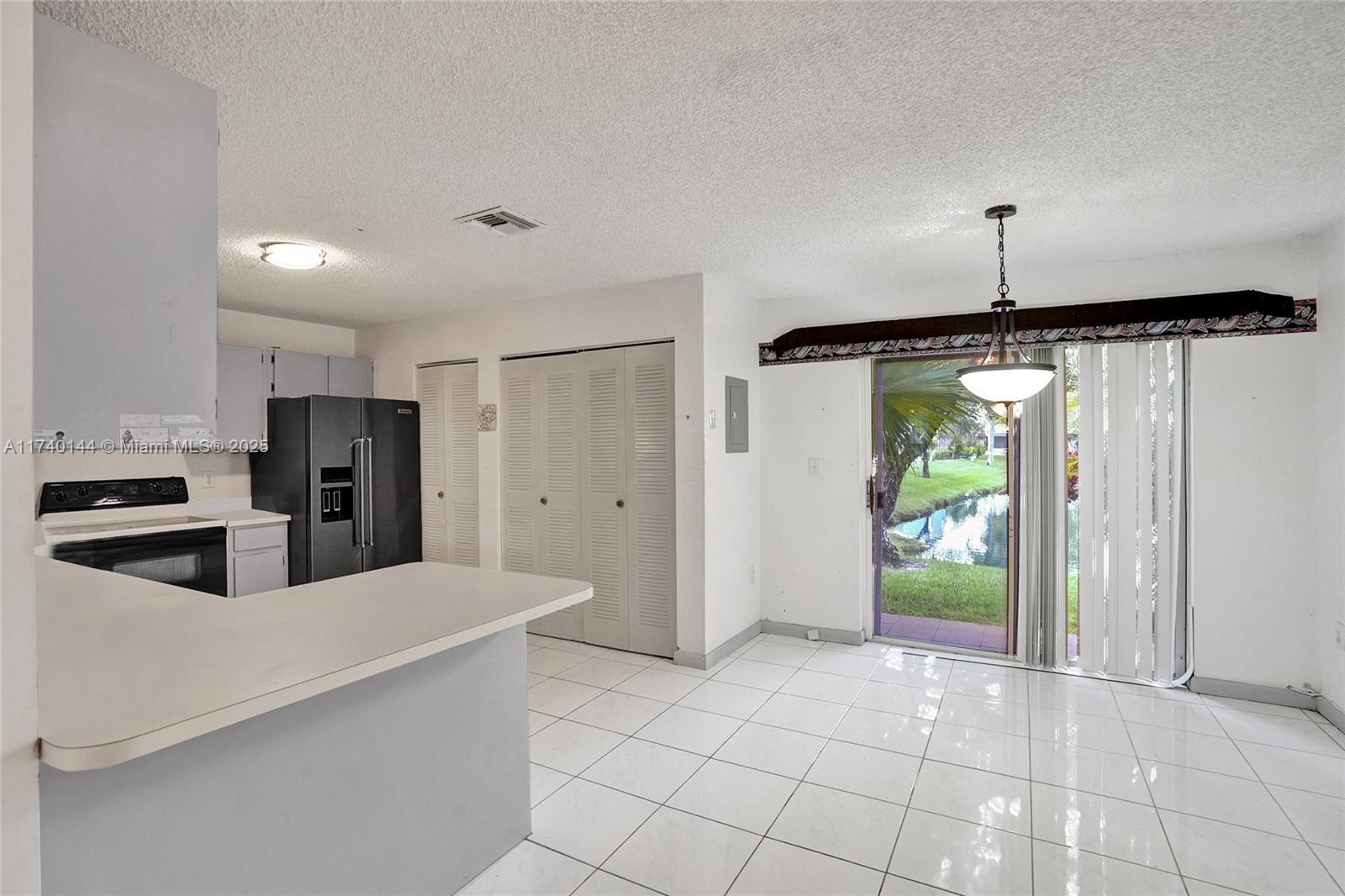 PEMBROKE POINTE - Residential