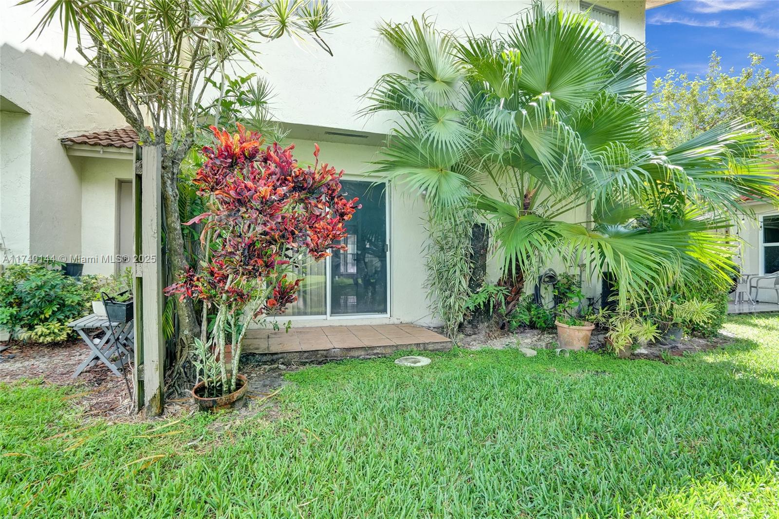 PEMBROKE POINTE - Residential
