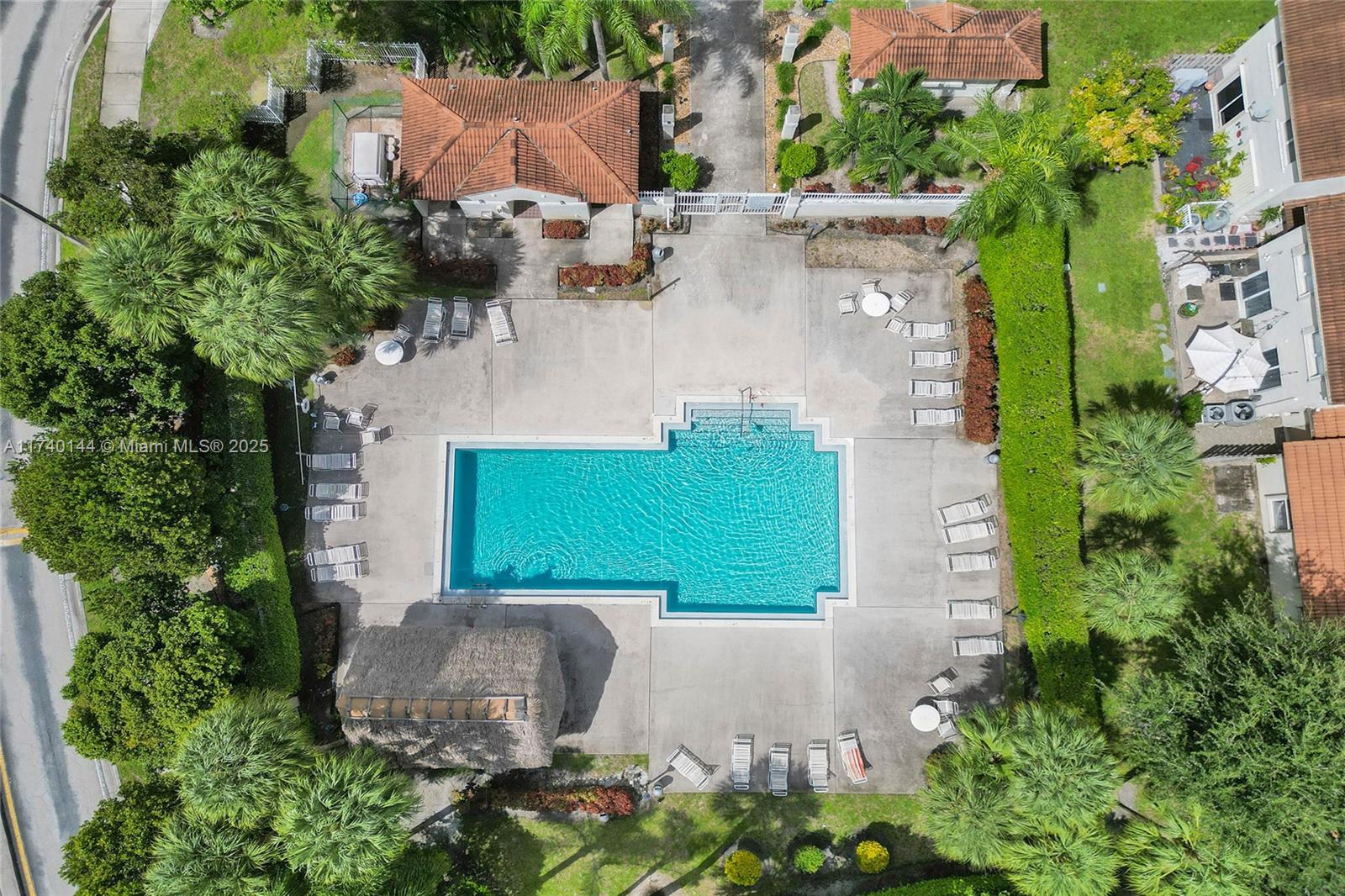 PEMBROKE POINTE - Residential