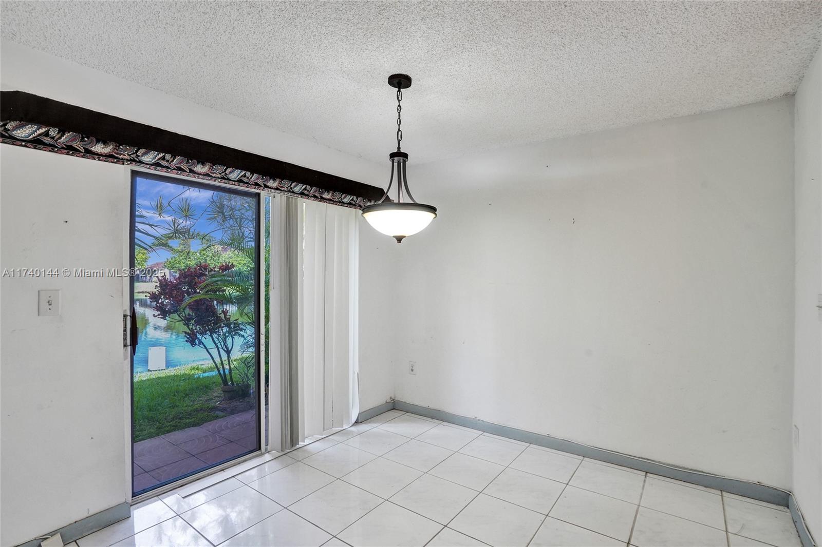 PEMBROKE POINTE - Residential