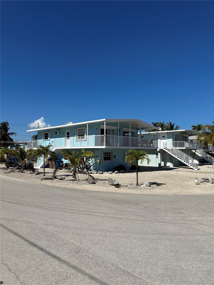 Property for Sale at 16 Shoreland Dr, Key Largo, Monroe County, Florida - Bedrooms: 5 
Bathrooms: 2  - $1,250,000