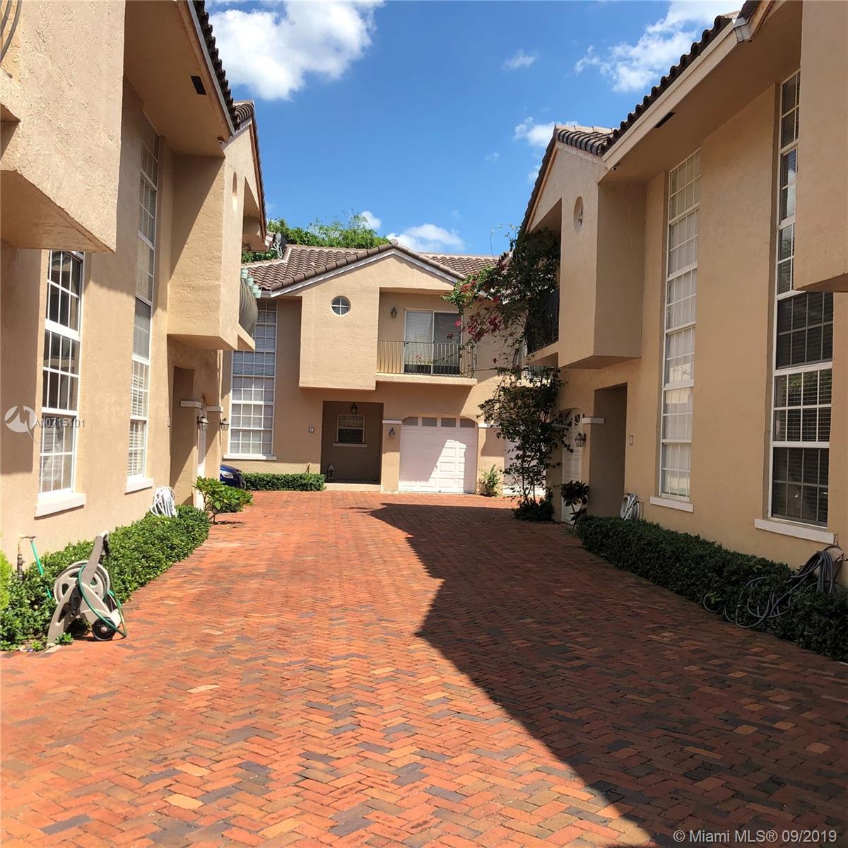 GROVE WALK TOWNHOMES COND - Residential Lease