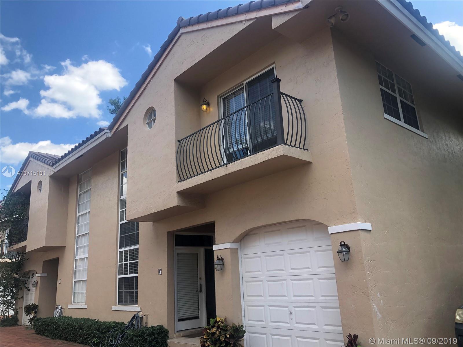 GROVE WALK TOWNHOMES COND - Residential Lease