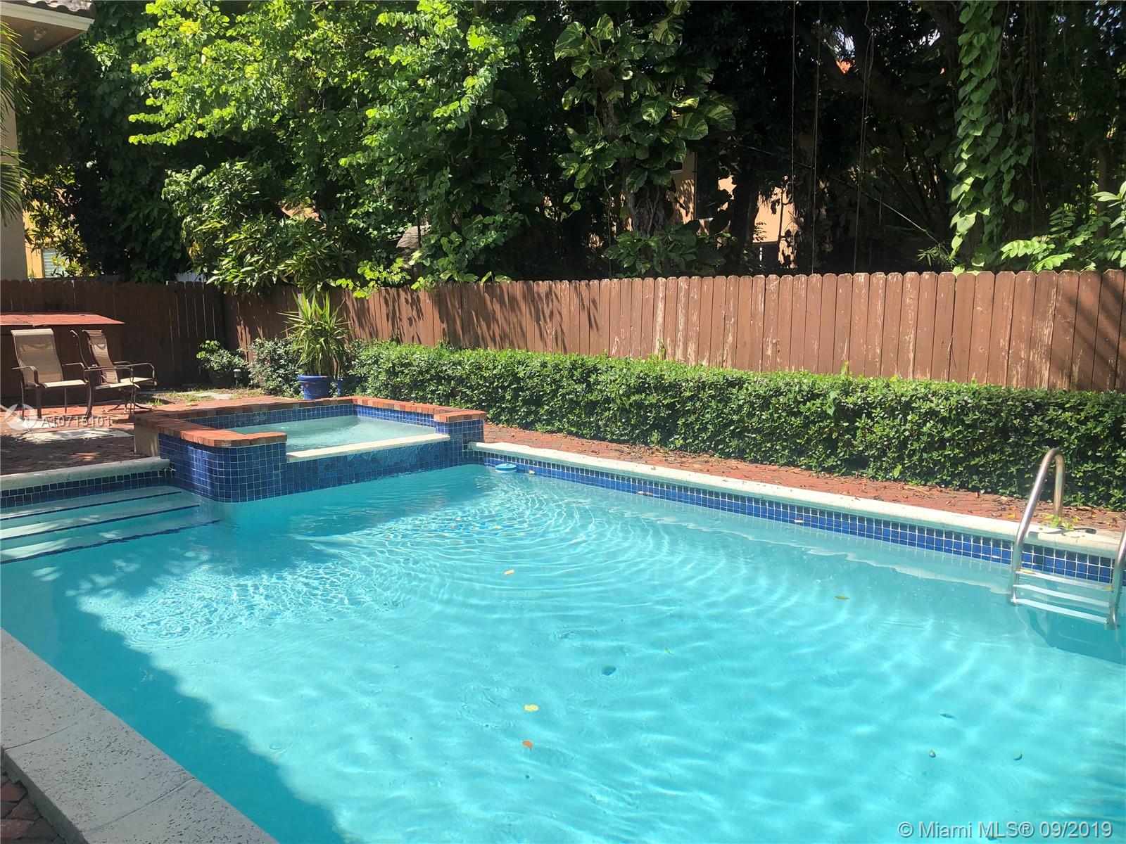 GROVE WALK TOWNHOMES COND - Residential Lease