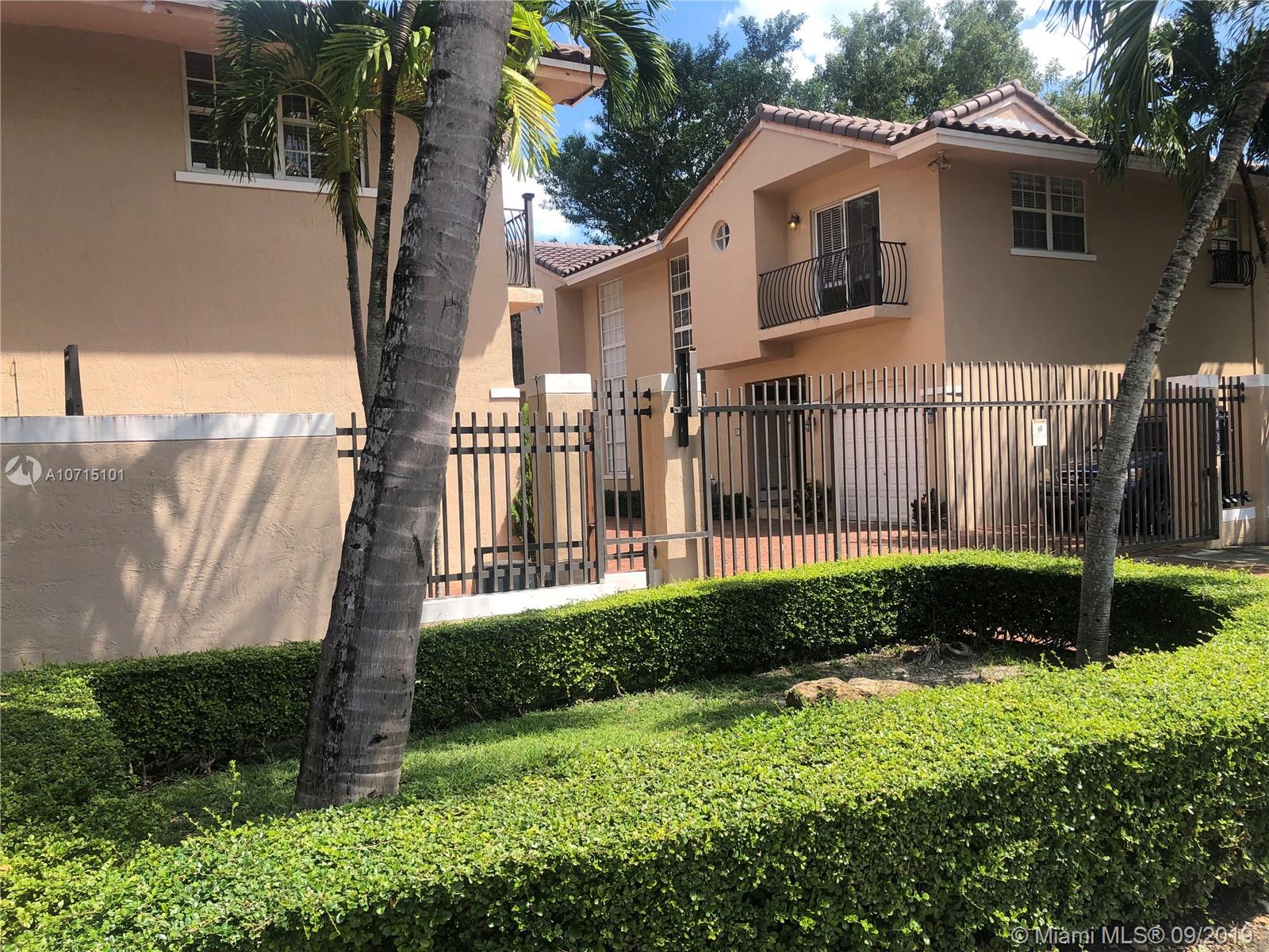 GROVE WALK TOWNHOMES COND - Residential Lease