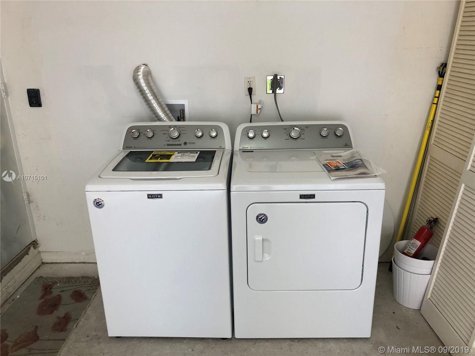 GROVE WALK TOWNHOMES COND - Residential Lease