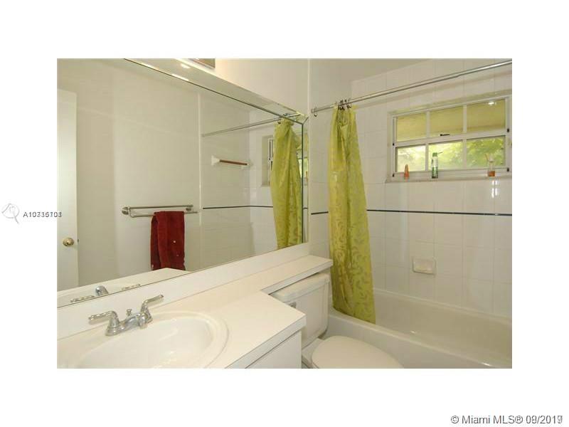 GROVE WALK TOWNHOMES COND - Residential Lease