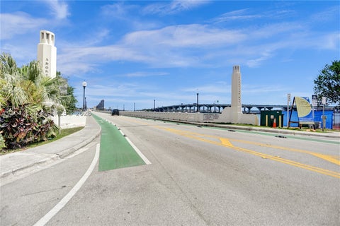 Tiny photo for 555 NE 15th St #20I, Miami, FL 33132 (MLS # A12044120)