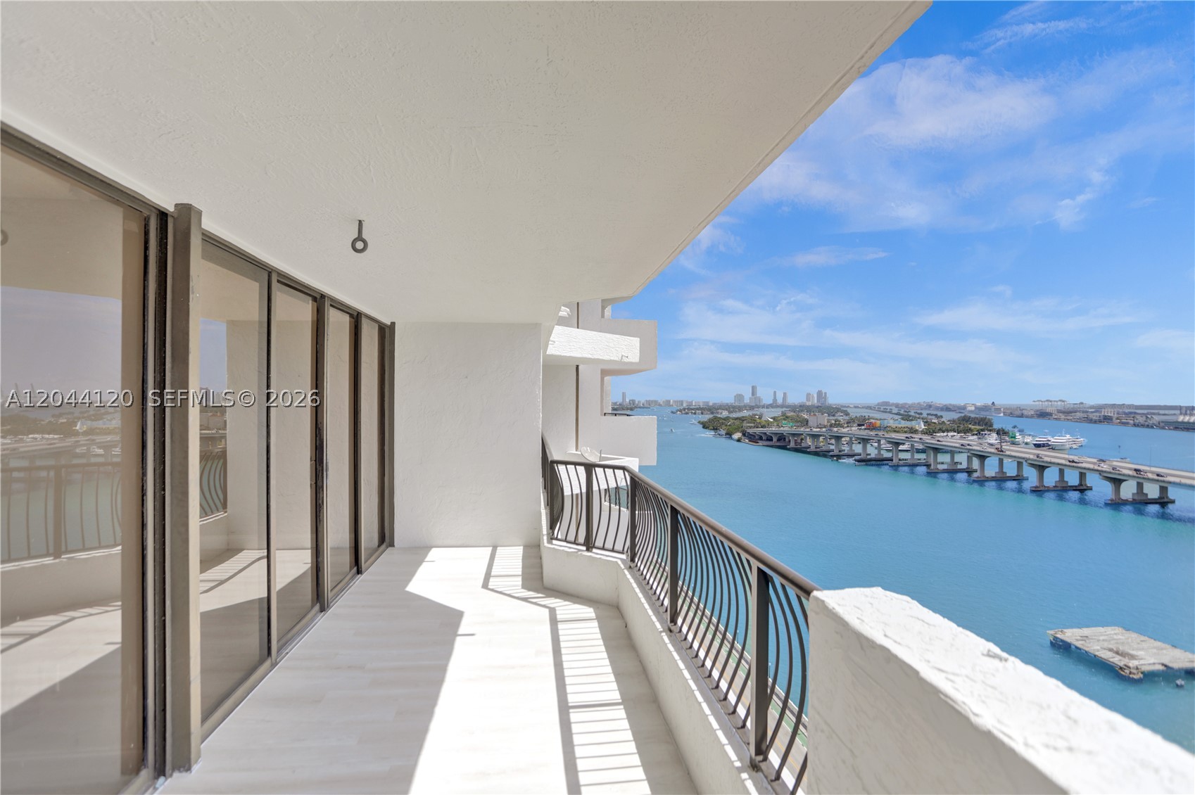 555 NE 15th St 20I