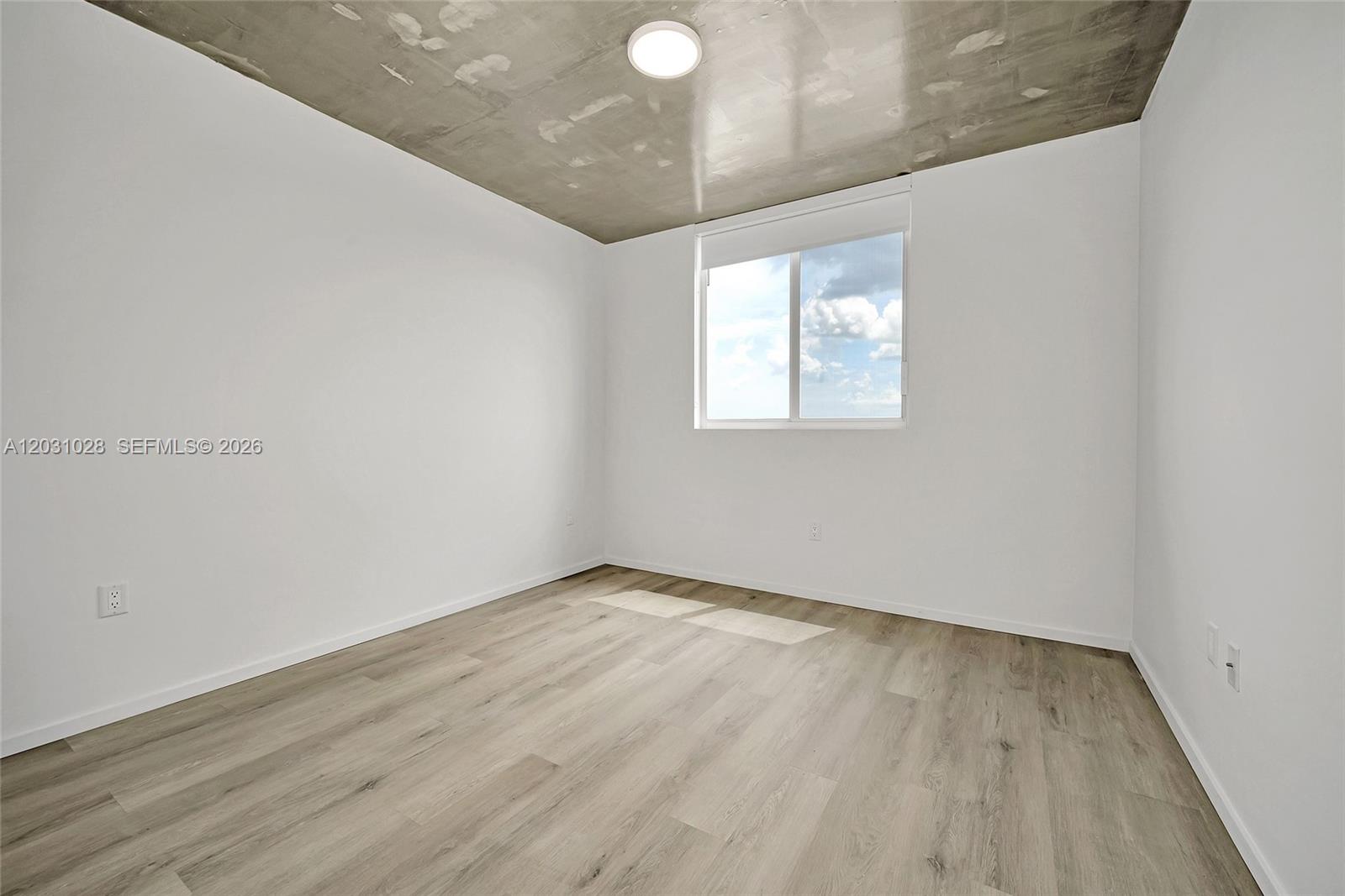 475 NE 125th 504