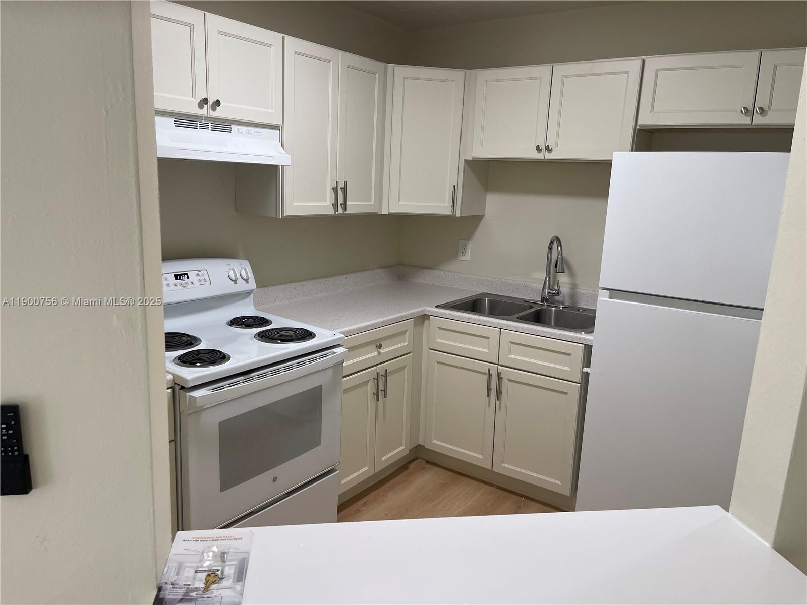 SUNRISE GOLF VILLAGE SEC - Residential Lease