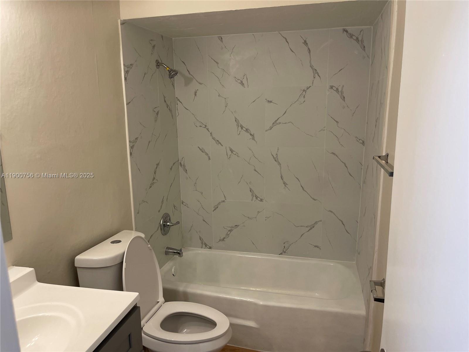 SUNRISE GOLF VILLAGE SEC - Residential Lease