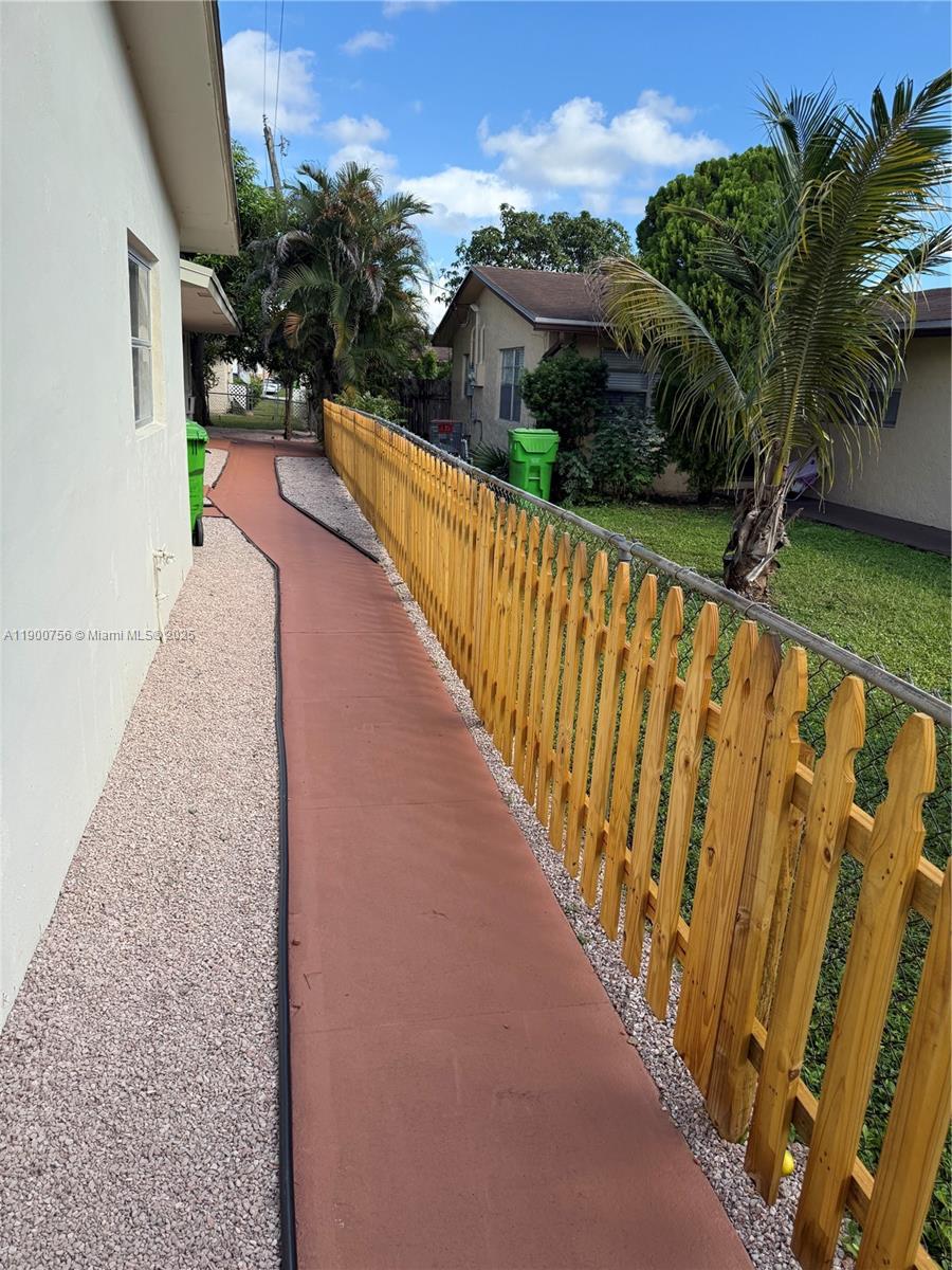 SUNRISE GOLF VILLAGE SEC - Residential Lease