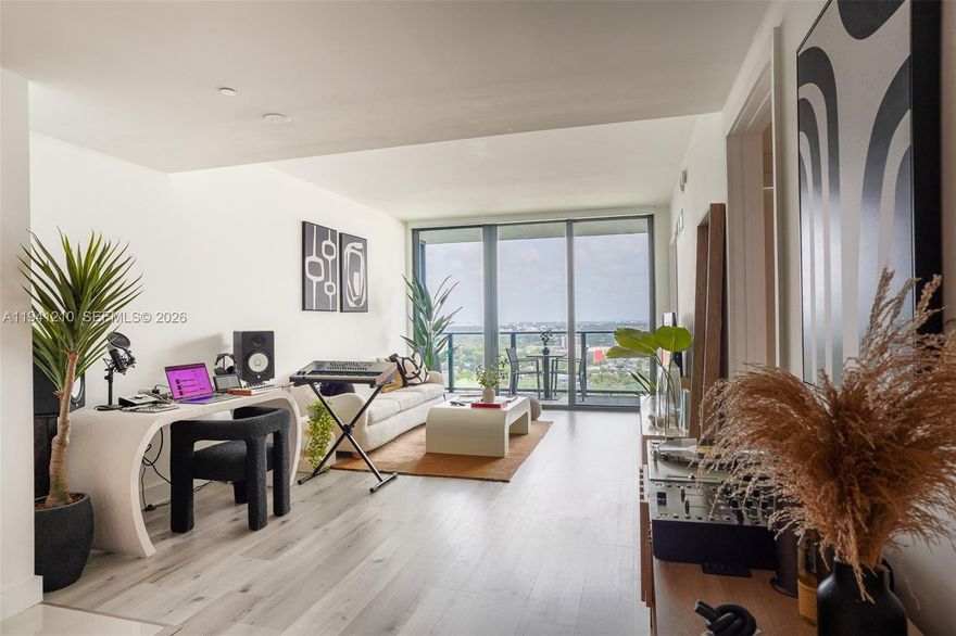 Enjoy stunning city views from this modern 1-bedroom, 1-bath condo on the 27th floor of the prestigious Hyde Midtown. This bright and open unit features floor-to-ceiling windows, in-unit washer and dryer, sleek kitchen with stainless steel appliances, and spacious living area. Located in the heart of Midtown Miami, just steps away from shopping, dining, and entertainment. Resort-style amenities include a pool, fitness center, spa, tennis court, and 24-hour concierge.