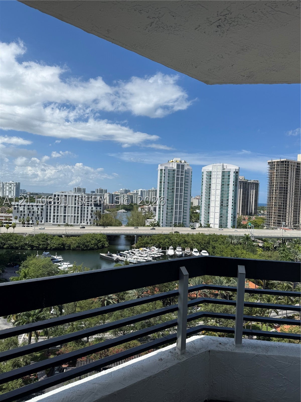 3600 Mystic Pointe Dr 1611