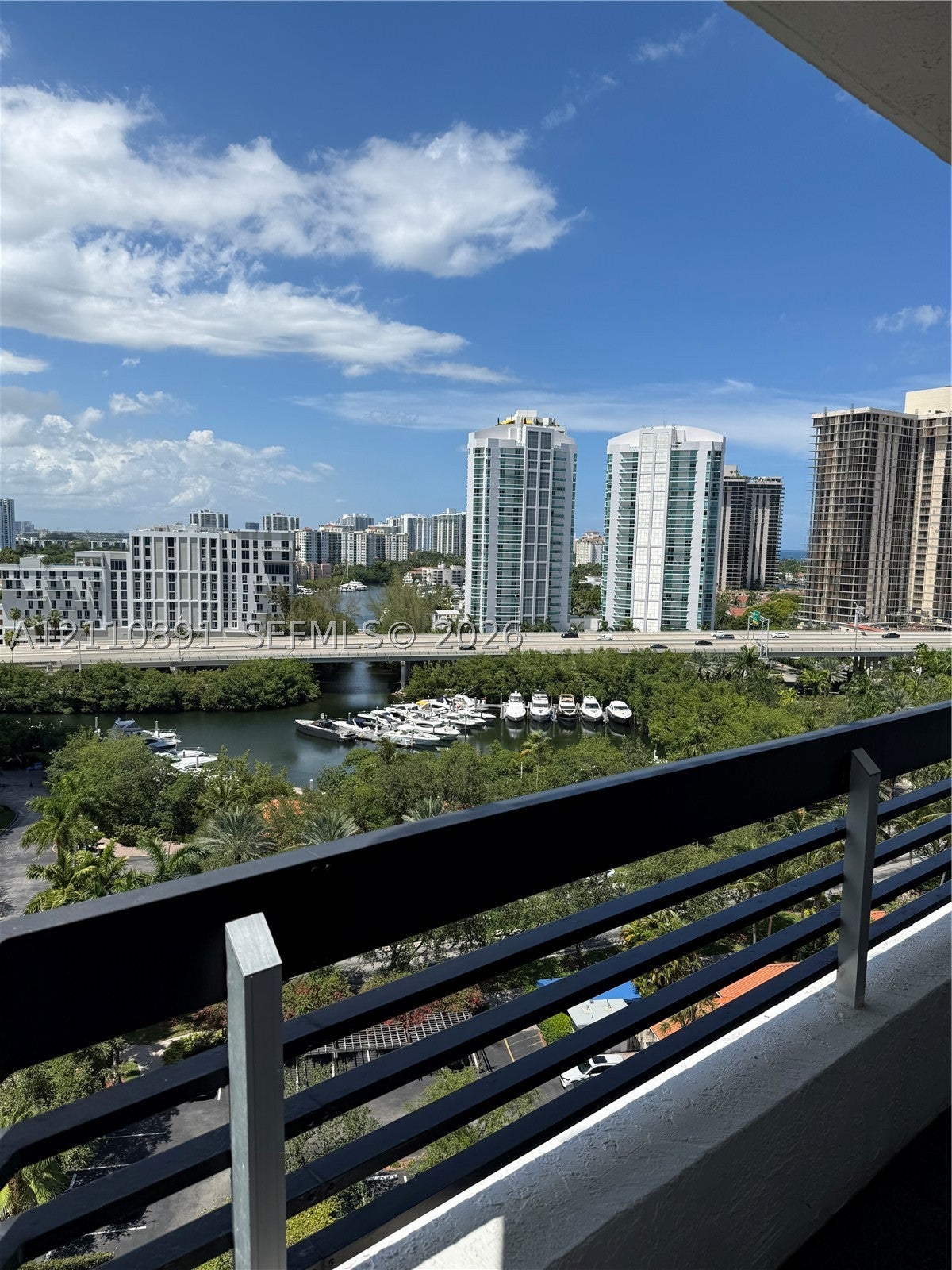 3600 Mystic Pointe Dr 1611