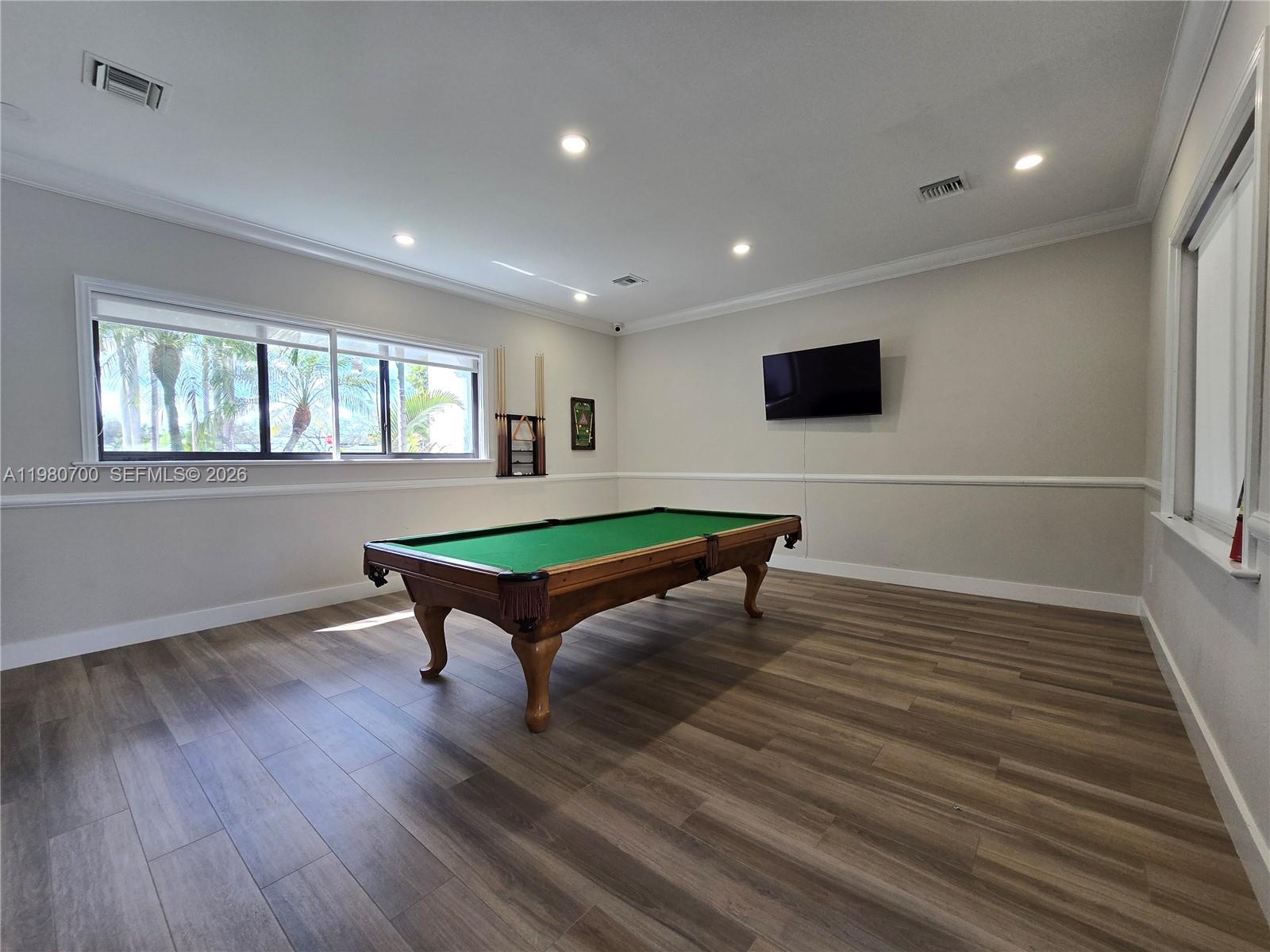 ROYAL GRAND CONDO - Residential Lease