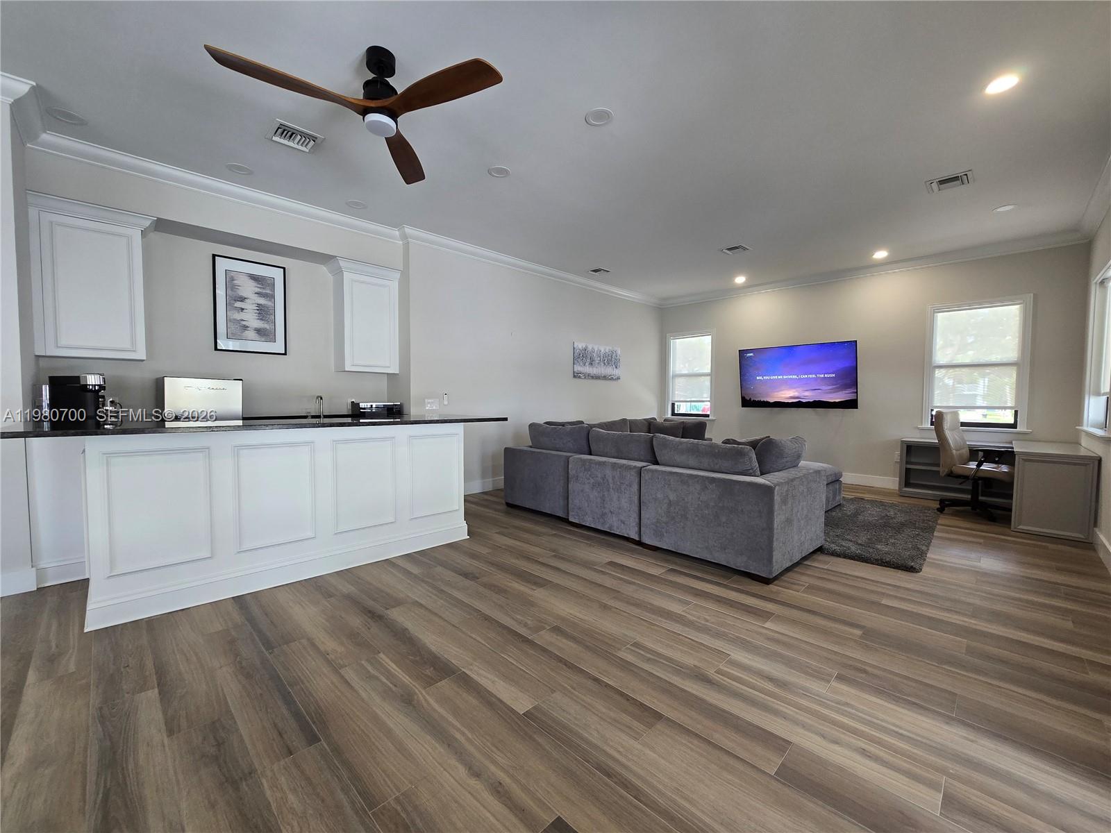 ROYAL GRAND CONDO - Residential Lease