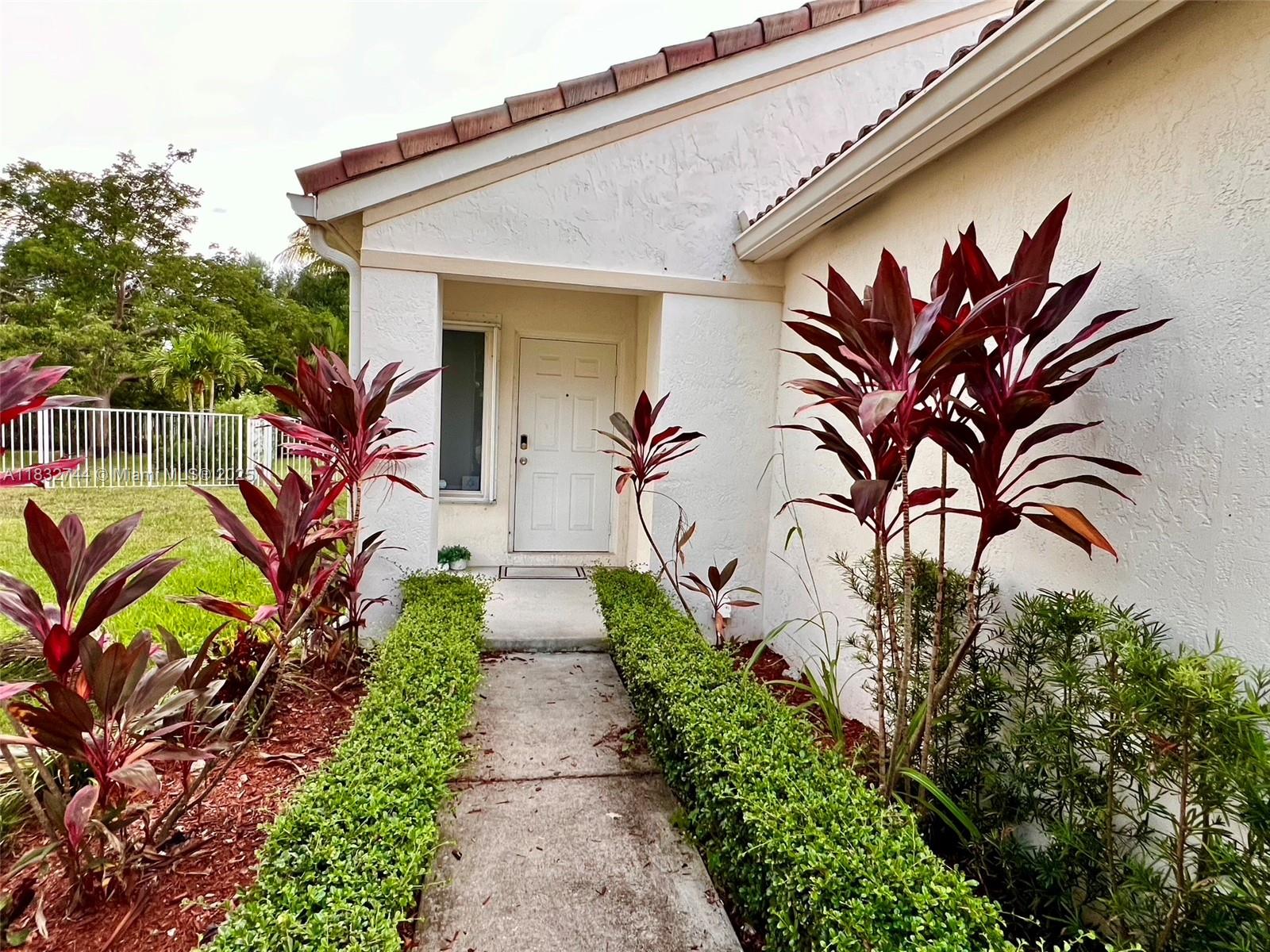 BEAUTIFUL ONE STORY HOME, OVERSIZED PIE SHAPED BACKYARD WITH CHILDRENS GYM, A MUST SEE!!! BRING YOUR FUSIEST TENANTS AND LOOK NO MORE!! "A" RATED SCHOOLS GREAT FAMILY COMMUNITY WITH GRAND POOL, CLUBHOUSE AND PARKS HOME IS IN PRISTINE CONDITION, SERVICE AMERICA CONRACT FOR APPLIANCES IN PLACE!