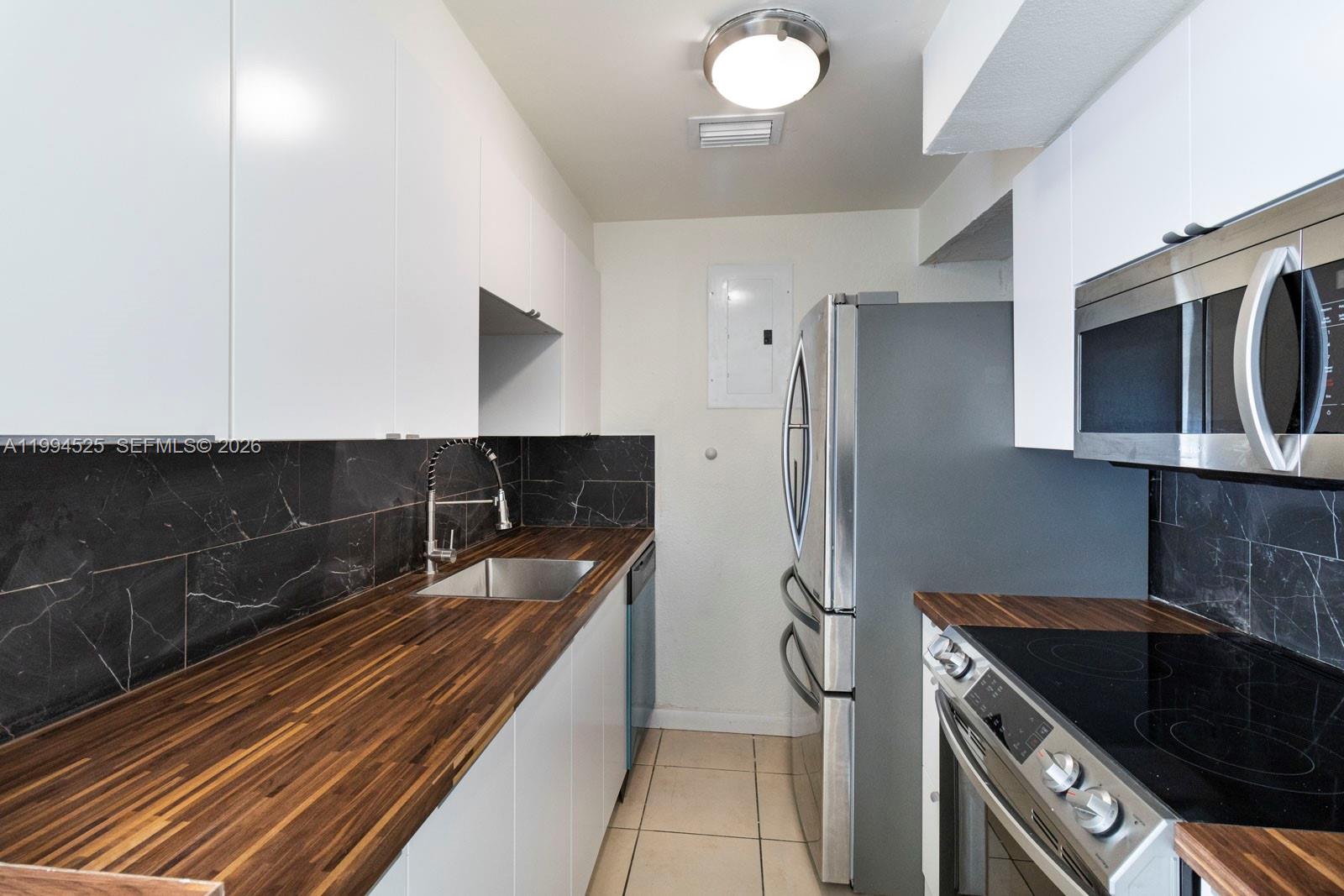 RIVE MARSEILLES CONDO - Residential Lease