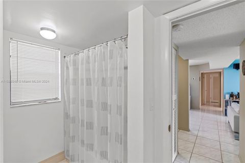 Condominium in Pompano Beach FL 3450 Blue Lake Dr Dr 6.jpg