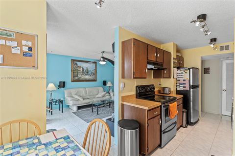 Condominium in Pompano Beach FL 3450 Blue Lake Dr Dr 16.jpg