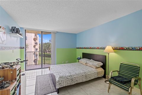 Condominium in Pompano Beach FL 3450 Blue Lake Dr Dr 7.jpg