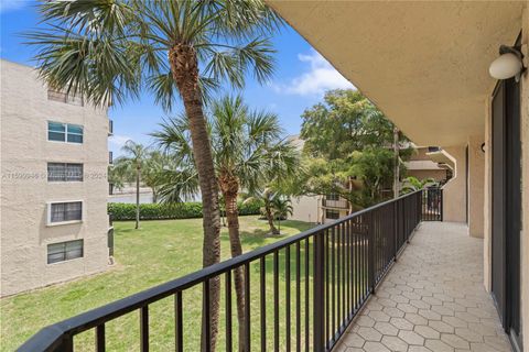 Condominium in Pompano Beach FL 3450 Blue Lake Dr Dr 20.jpg