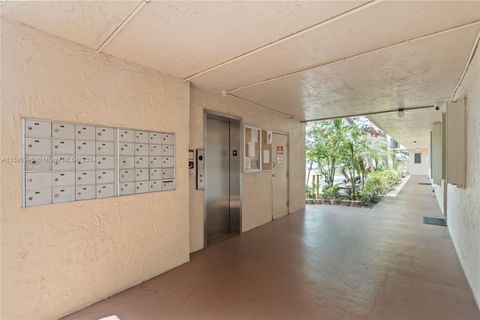 Condominium in Pompano Beach FL 3450 Blue Lake Dr Dr 2.jpg