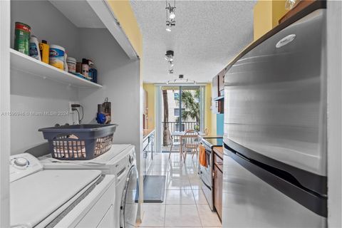 Condominium in Pompano Beach FL 3450 Blue Lake Dr Dr 13.jpg