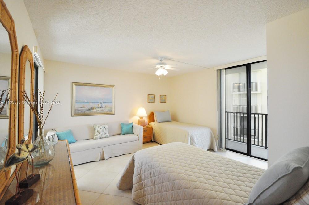 OCEAN TRAIL CONDO IV - Residential