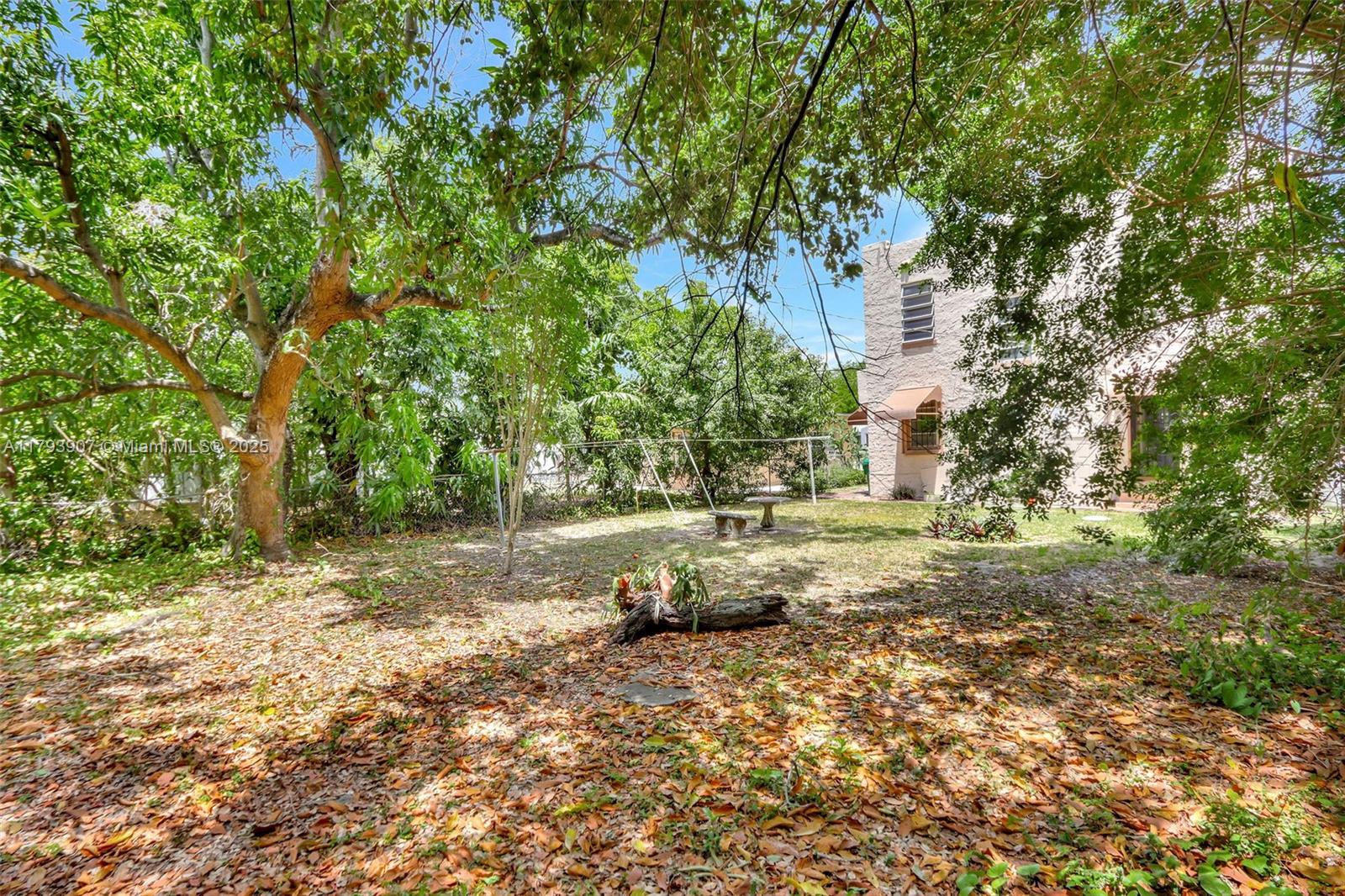 1062 NW 41st St