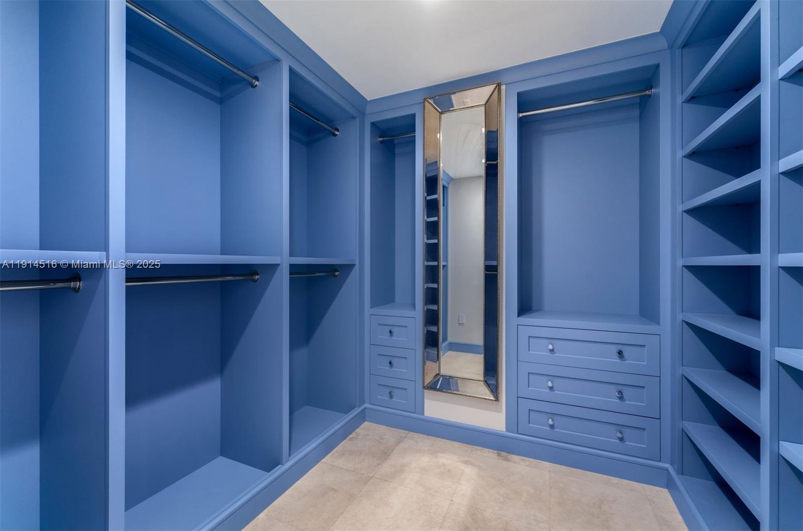 CAPOBELLA CONDO - Residential