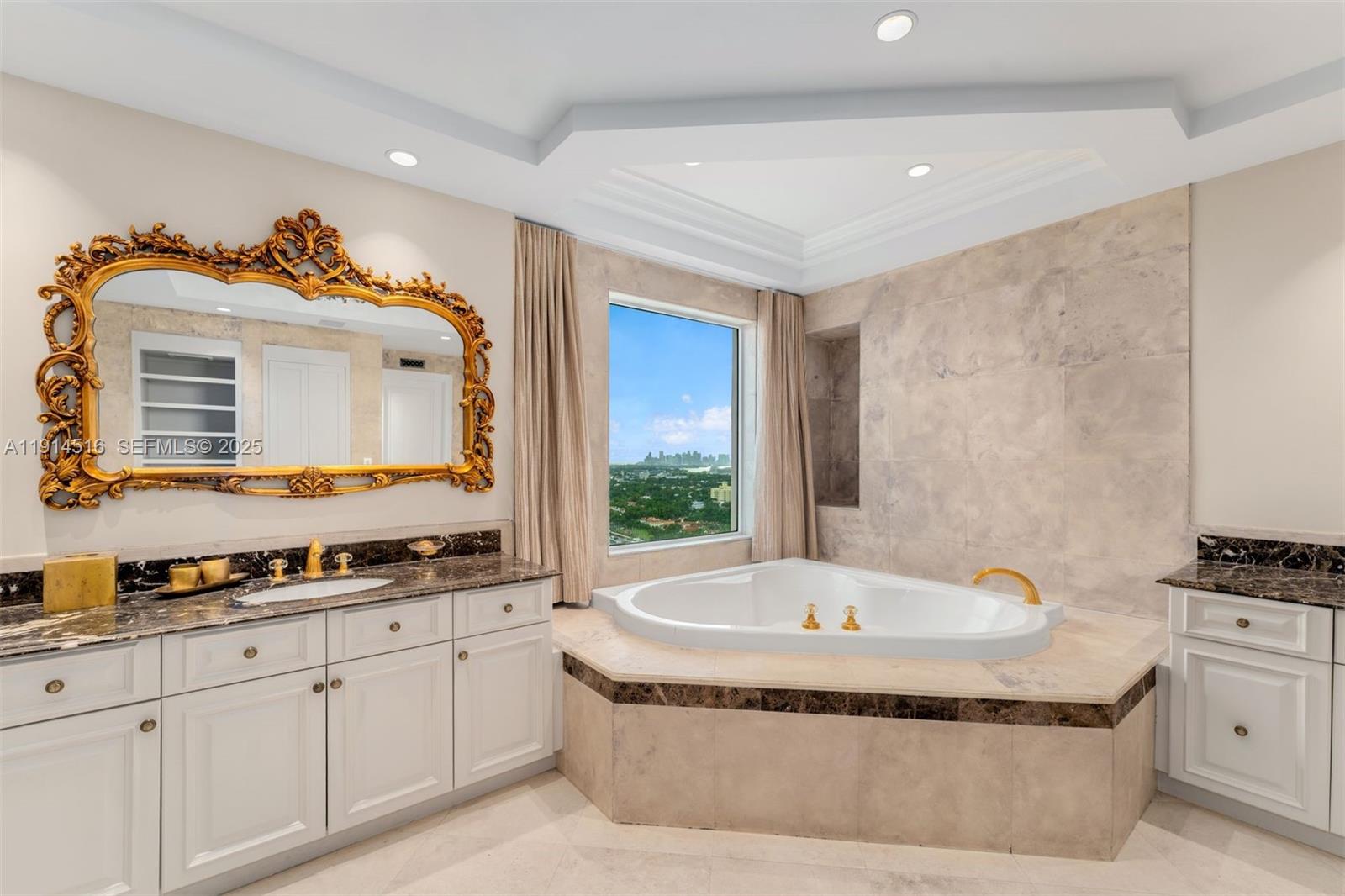 CAPOBELLA CONDO - Residential