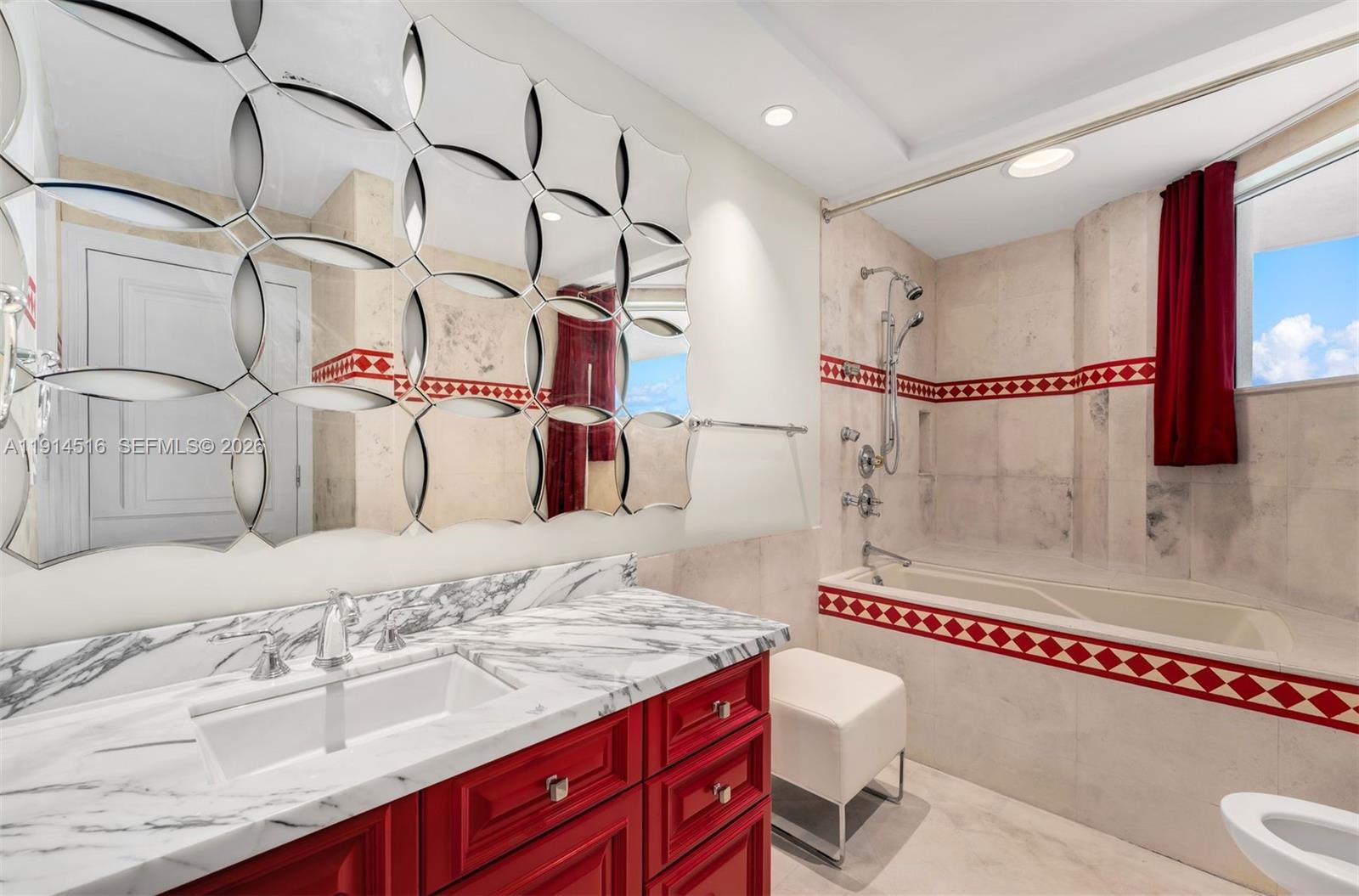 CAPOBELLA CONDO - Residential