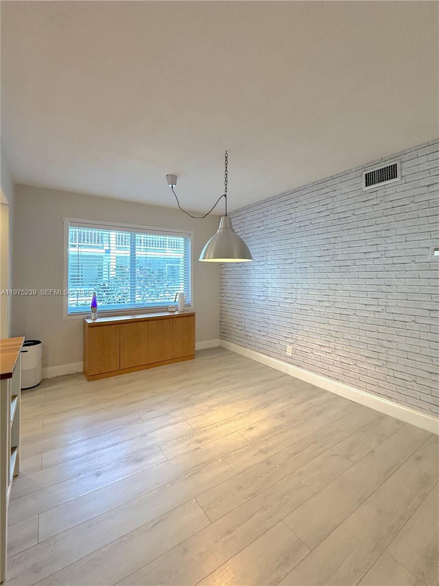 541 Blue Heron Dr 201