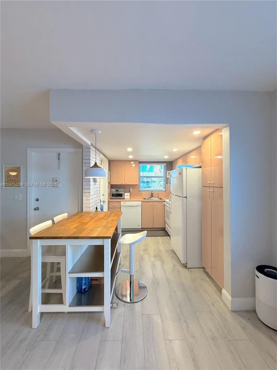 541 Blue Heron Dr 201