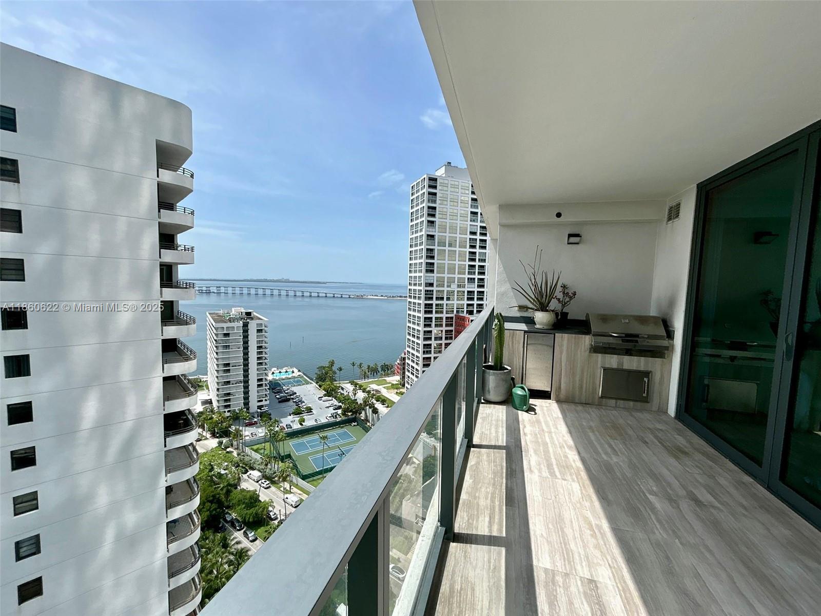 1451 Brickell Ave 2102