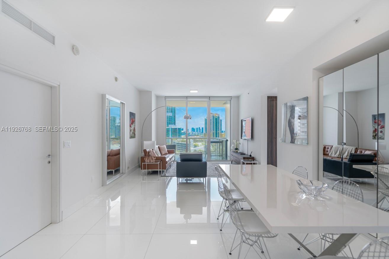 CONTINUUM ON SOUTH BEACH - Residential Lease