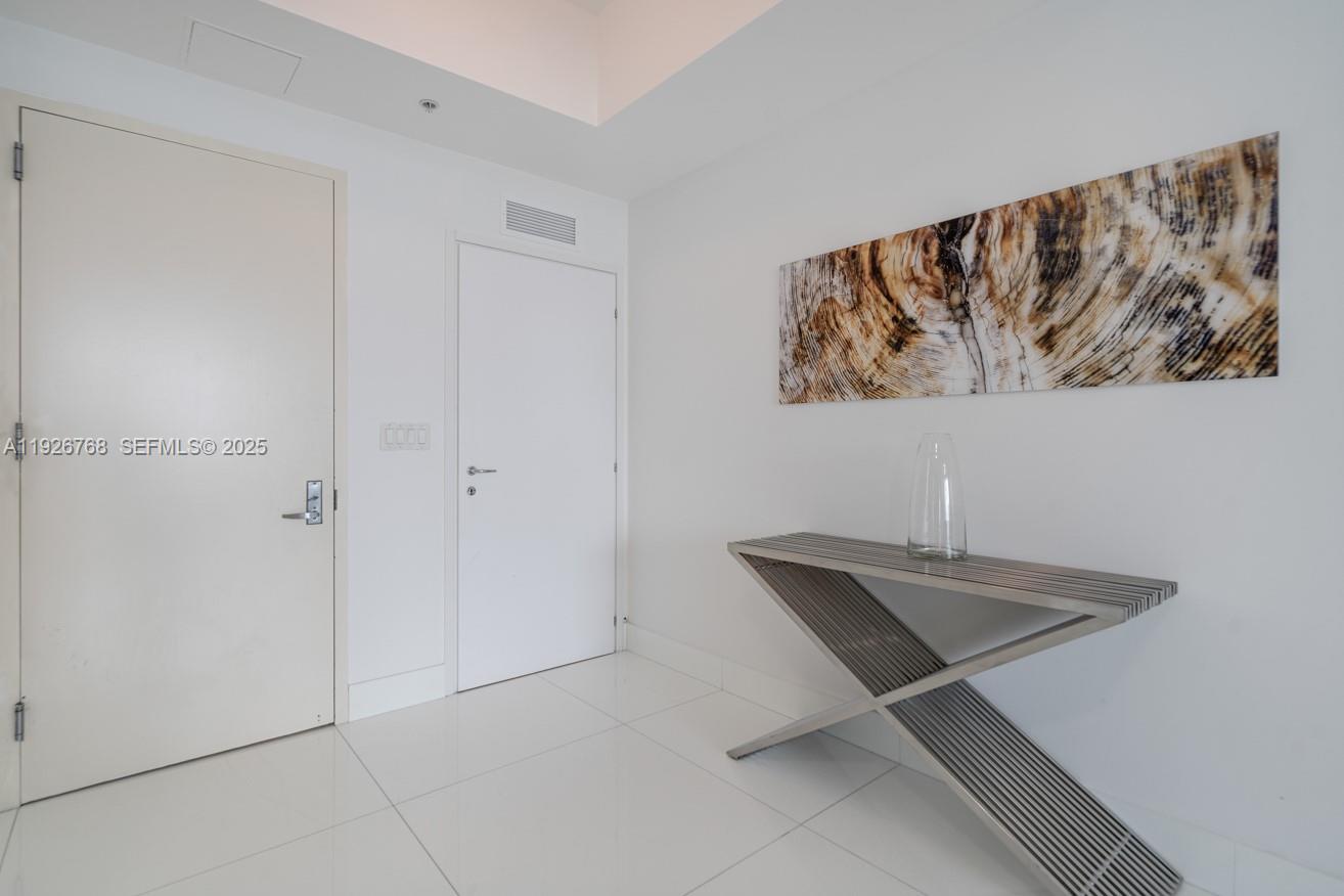 CONTINUUM ON SOUTH BEACH - Residential Lease